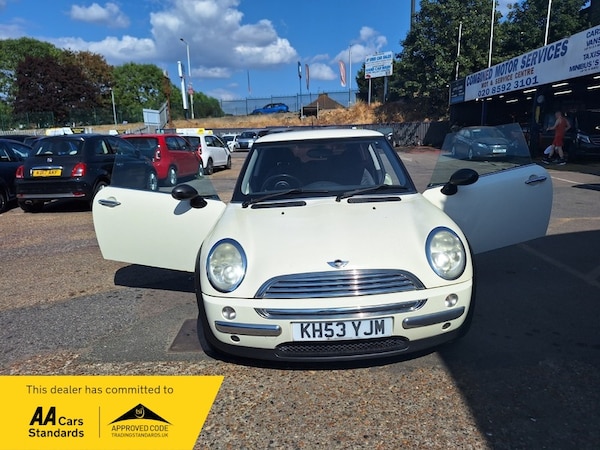 Cheap MINI Hatch 2004 - 1.6 One Hatchback 3dr Petrol Manual Euro 3 (90 ps) for sale in Romford, Greater London
