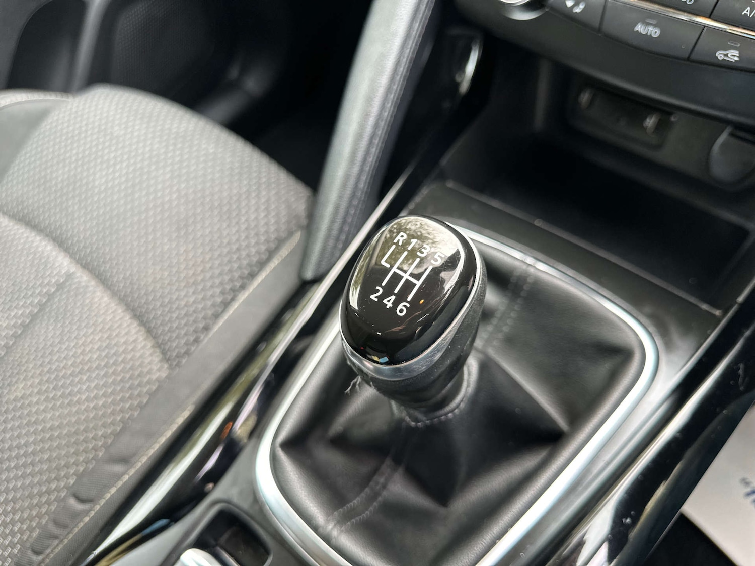 Used Renault Kadjar 2017 for sale - 76509359: Photo 32