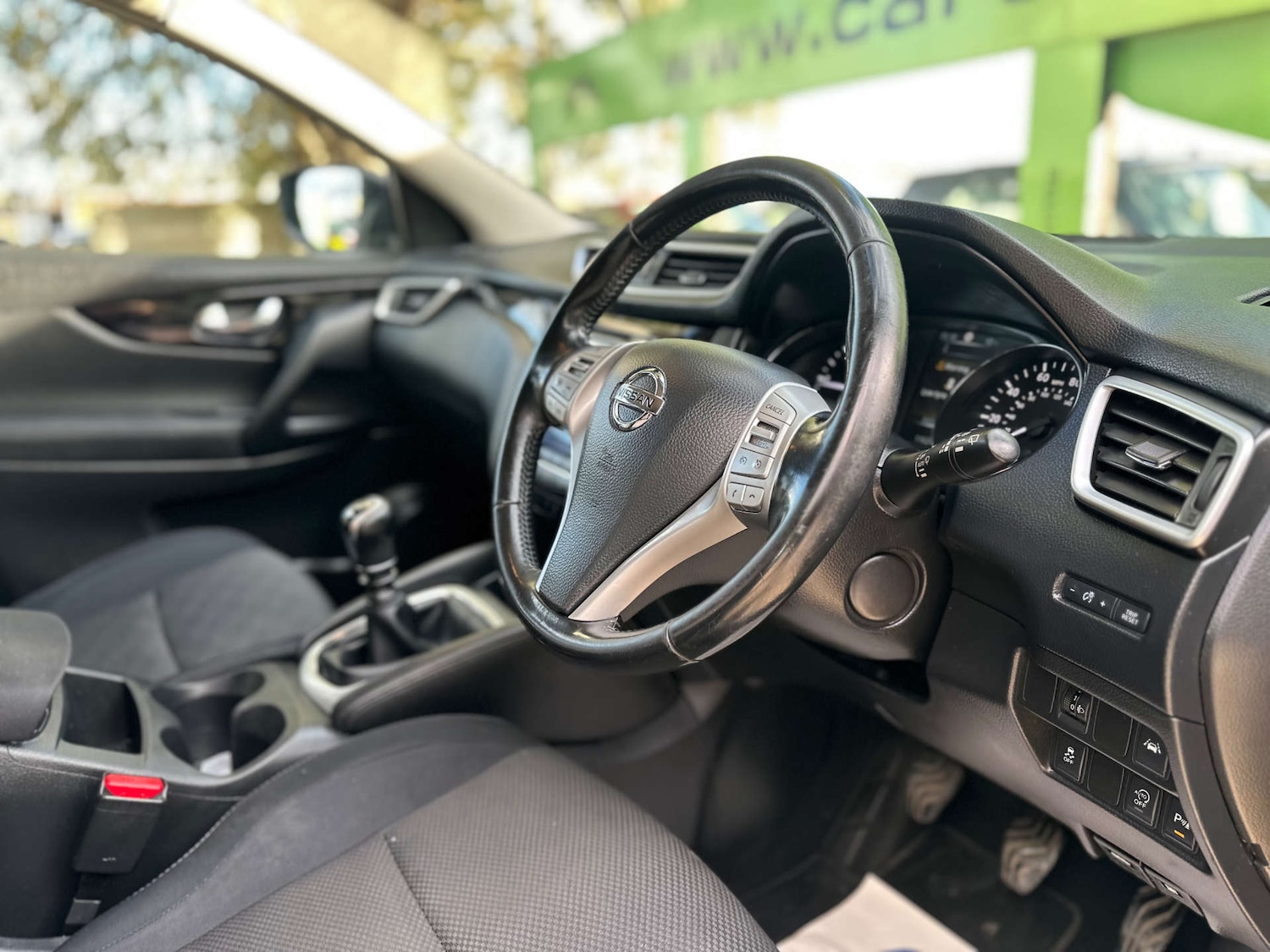 Used Nissan Qashqai 2015 for sale - 76382753: Photo 2