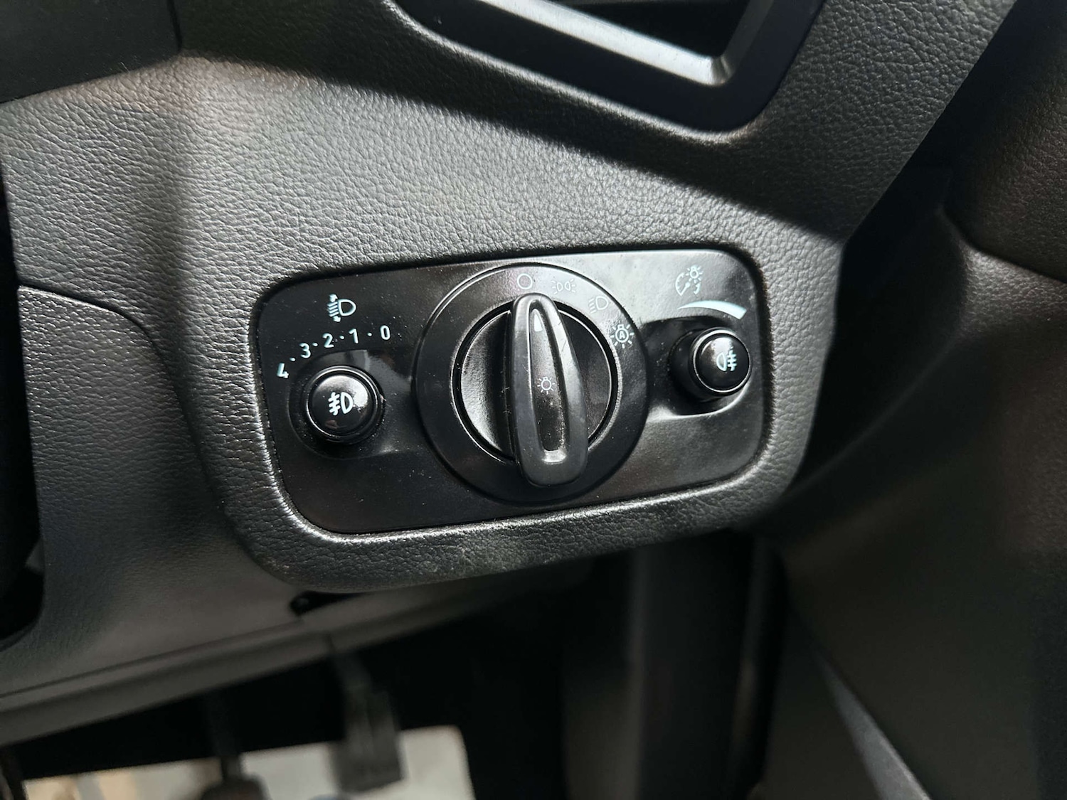 Used Ford C-Max 2015 for sale - 76263539: Photo 29