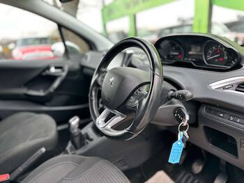 Used Peugeot 208 2017 for sale - 79778529: Photo
