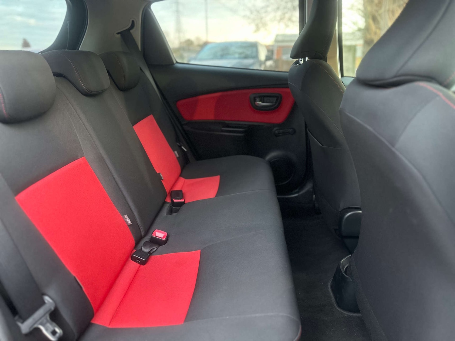 Used Toyota Yaris 2015 for sale - 76628242: Photo 12