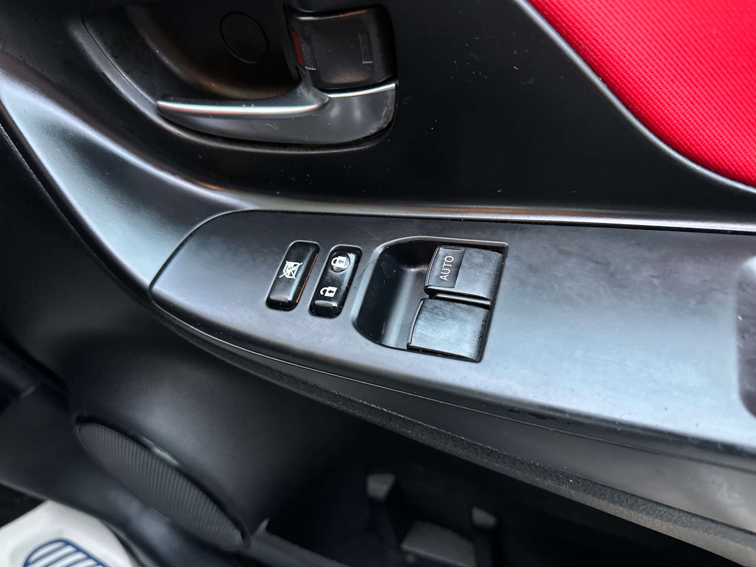 Used Toyota Yaris 2015 for sale - 76628242: Photo 28