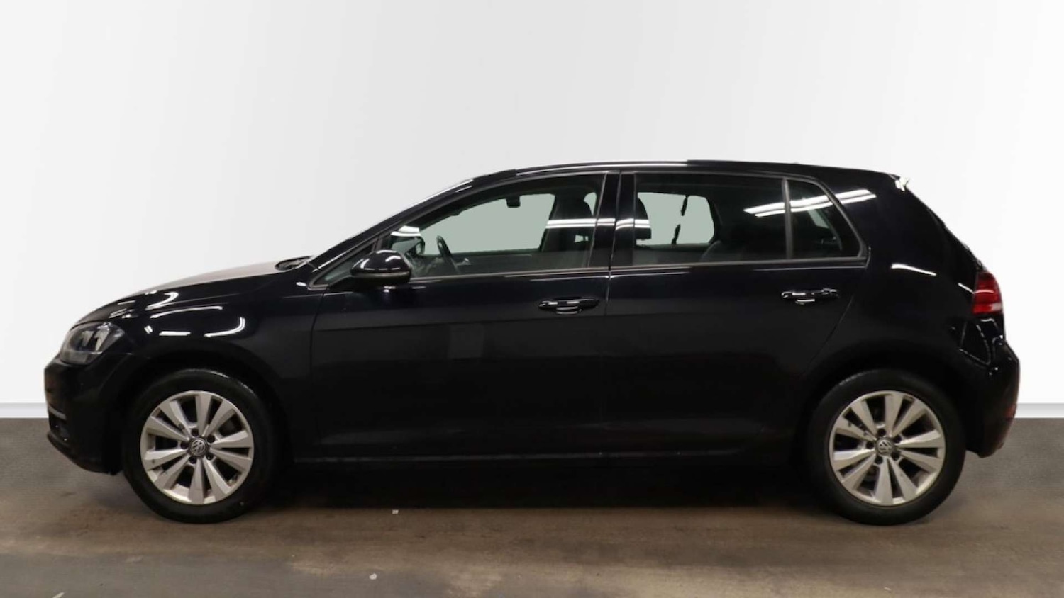 Used Volkswagen Golf 2017 for sale - 77446400: Photo 10