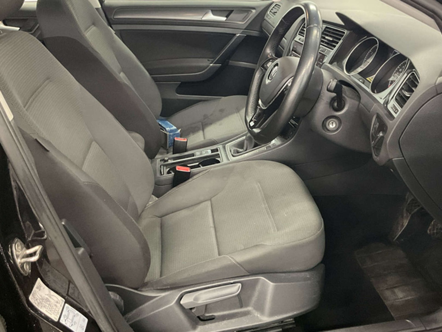 Used Volkswagen Golf 2017 for sale - 77446400: Photo 3