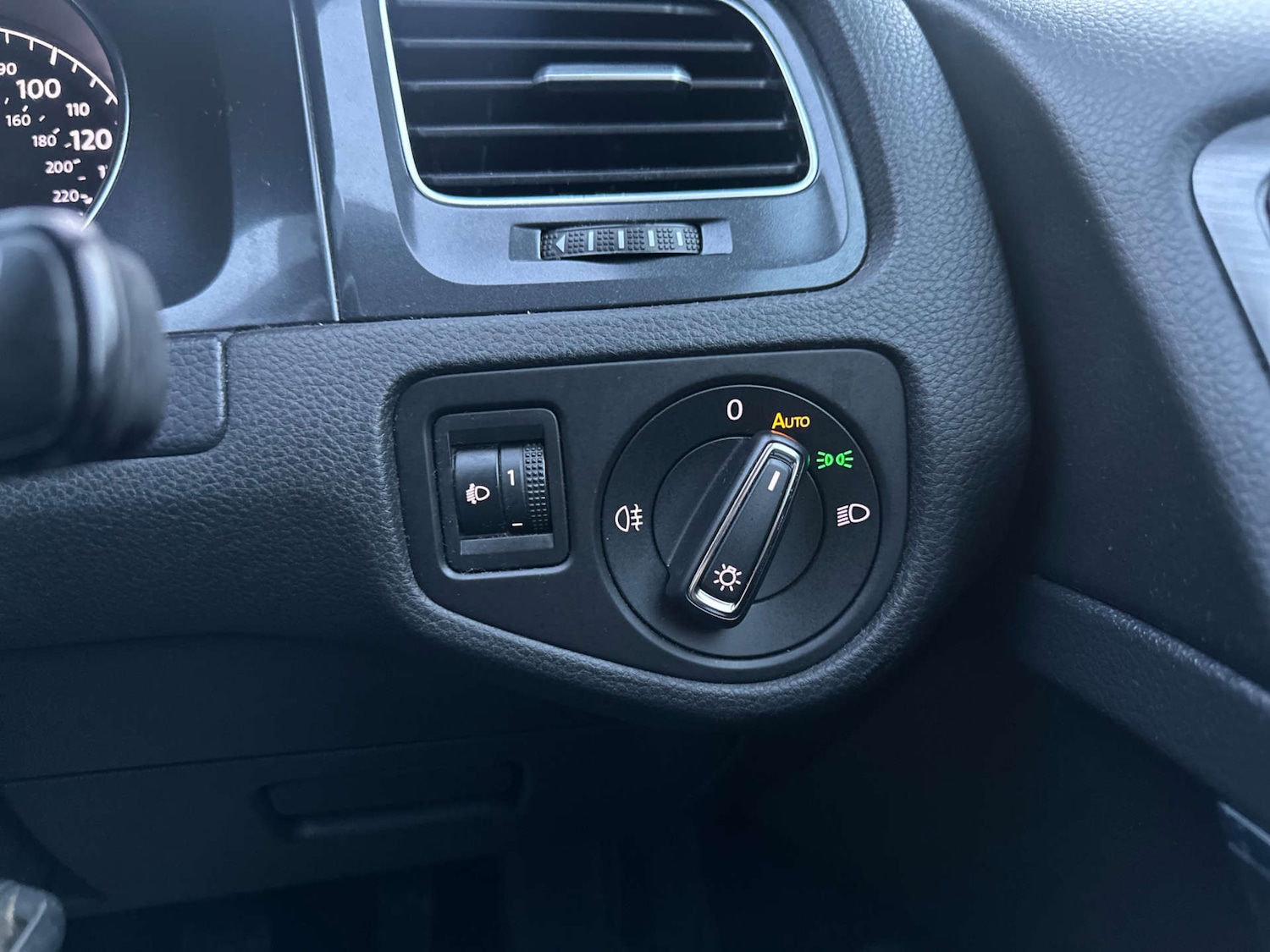 Used Volkswagen Golf 2017 for sale - 77446400: Photo 39