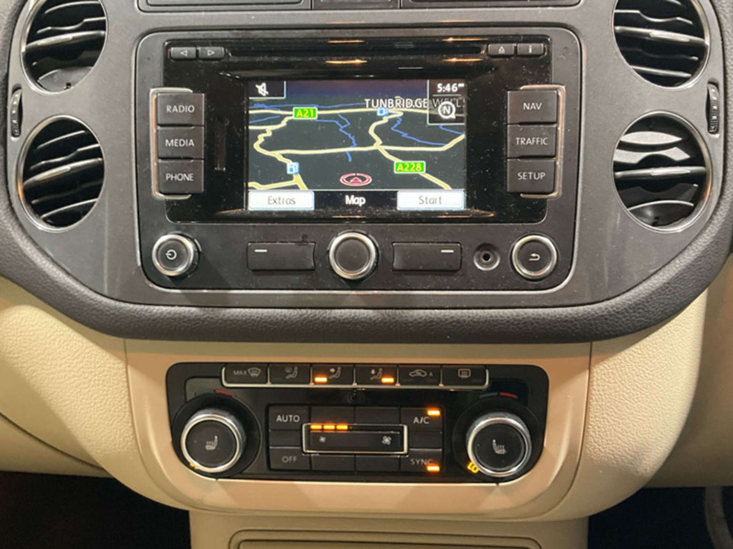 Used Volkswagen Tiguan 2014 for sale - 77933970: Photo 2