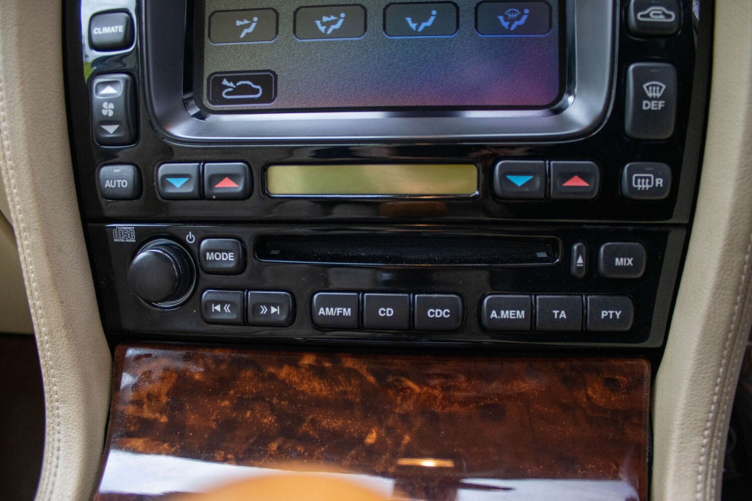 Used Jaguar XJ 2006 for sale - 78111308: Photo 40