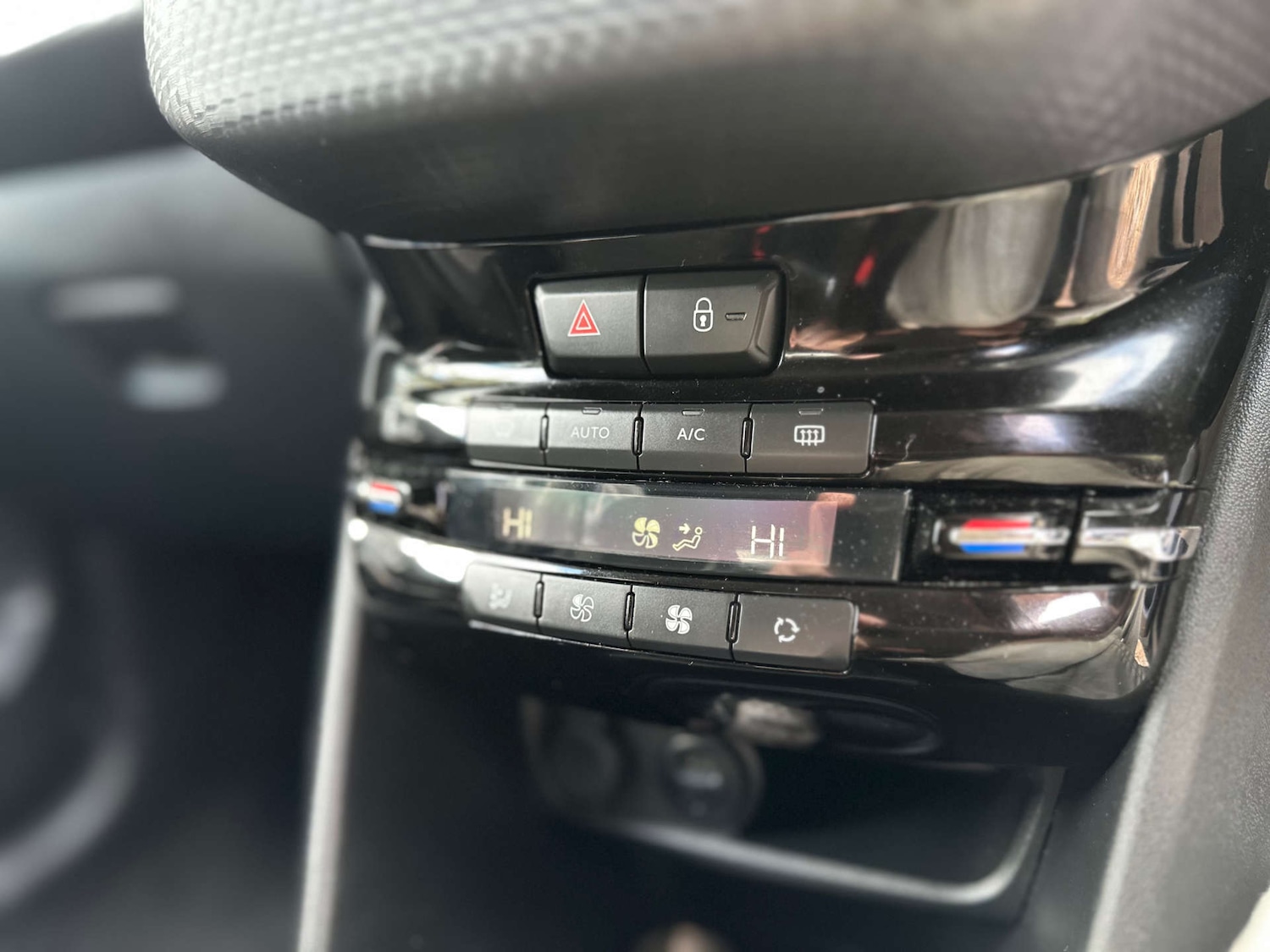 Used Peugeot 2008 2017 for sale - 76444549: Photo 21