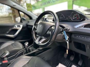 Used Peugeot 2008 2017 for sale - 76444549: Photo