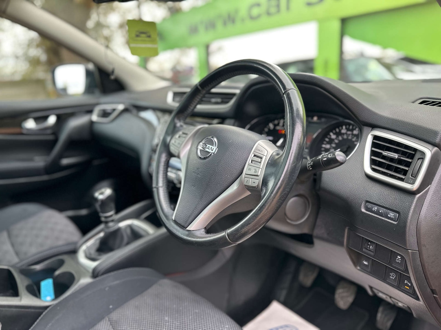 Used Nissan Qashqai 2015 for sale - 76598443: Photo 2