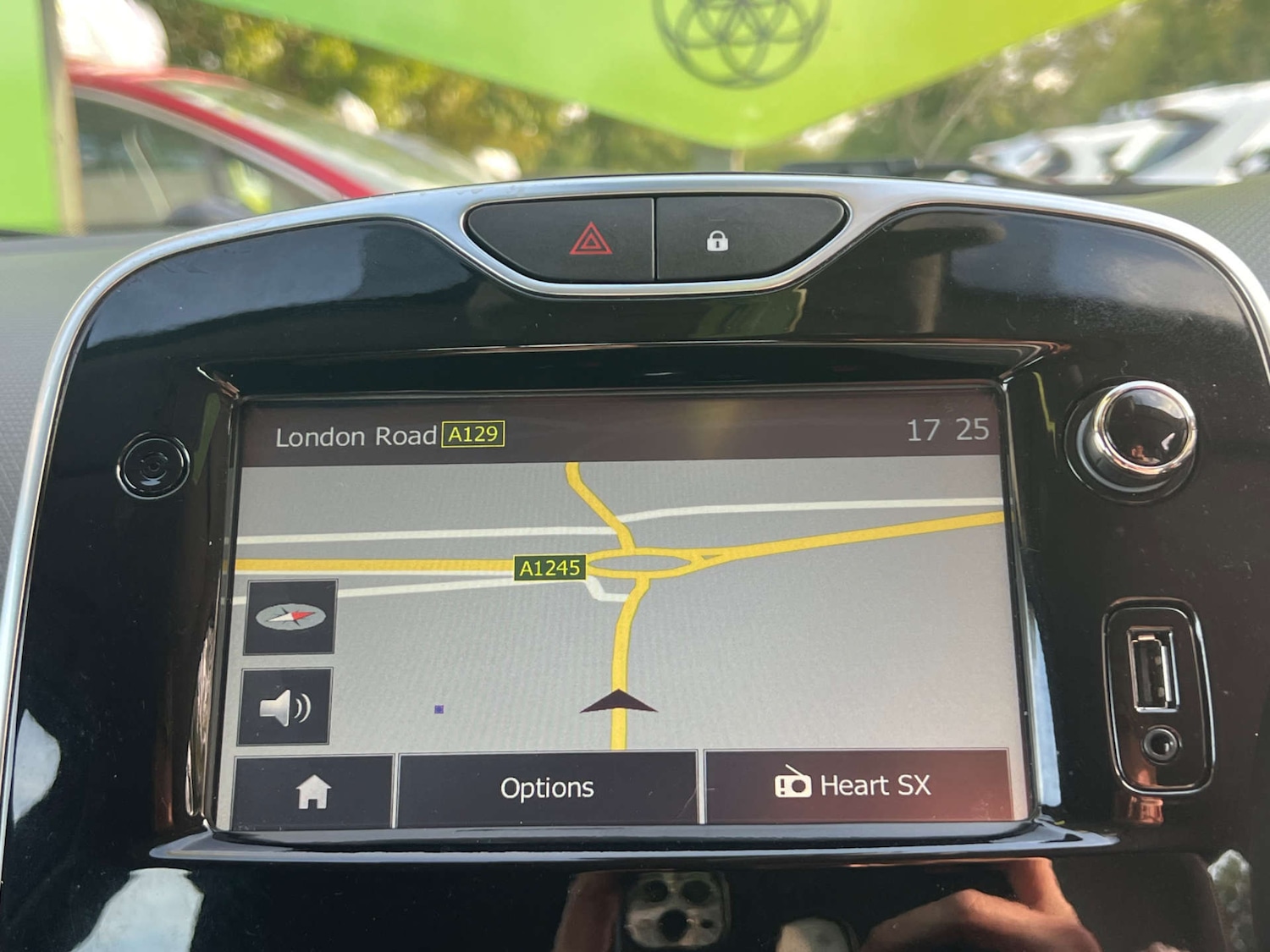 Used Renault Clio 2015 for sale - 76444744: Photo 10