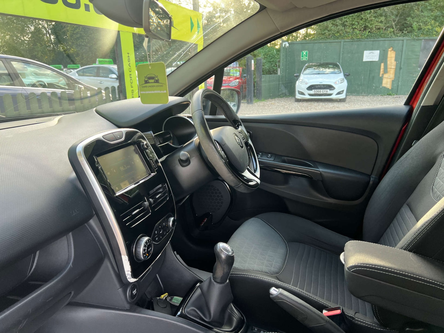 Used Renault Clio 2015 for sale - 76444744: Photo 13