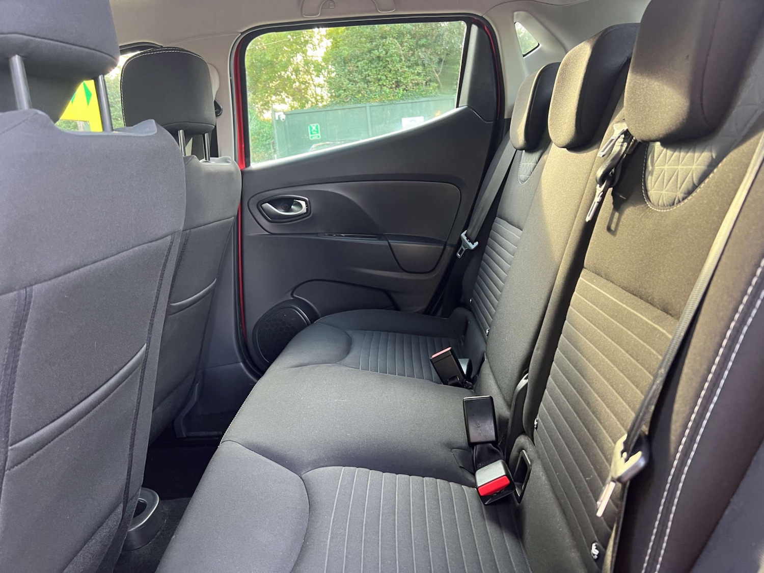 Used Renault Clio 2015 for sale - 76444744: Photo 14