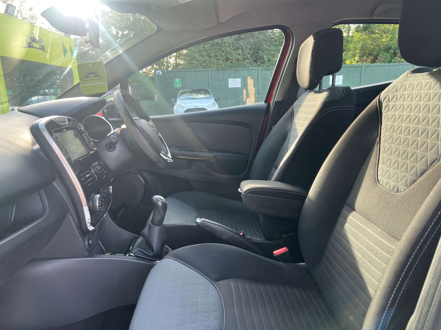 Used Renault Clio 2015 for sale - 76444744: Photo 17