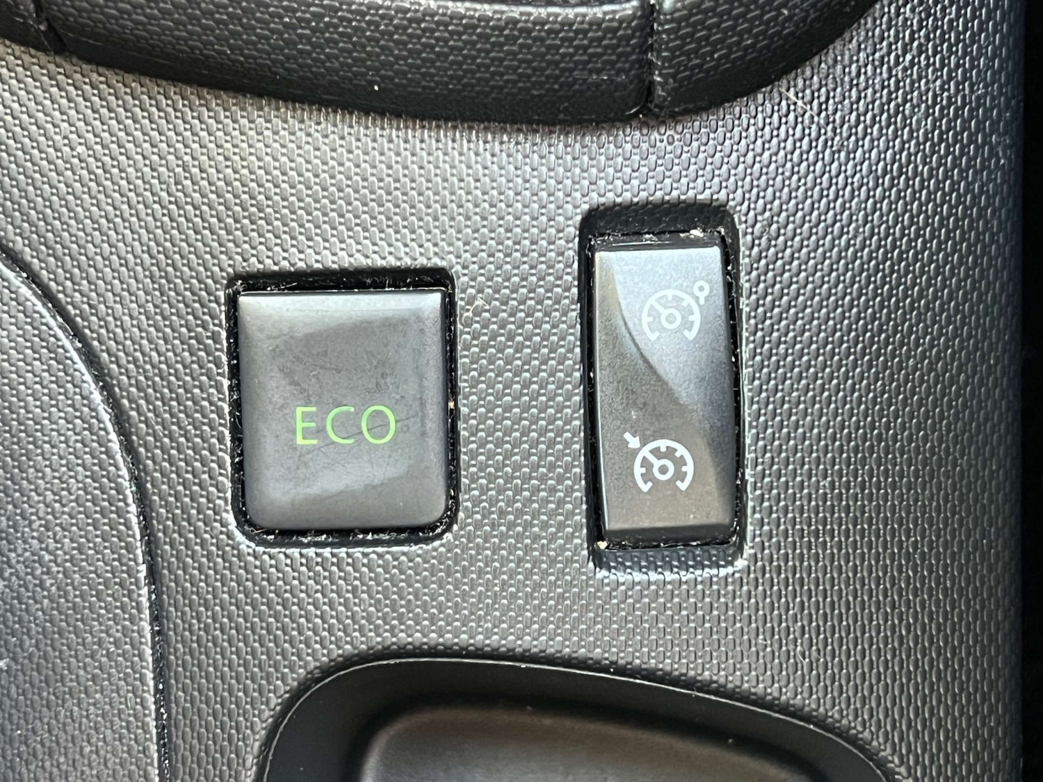 Used Renault Clio 2015 for sale - 76444744: Photo 24