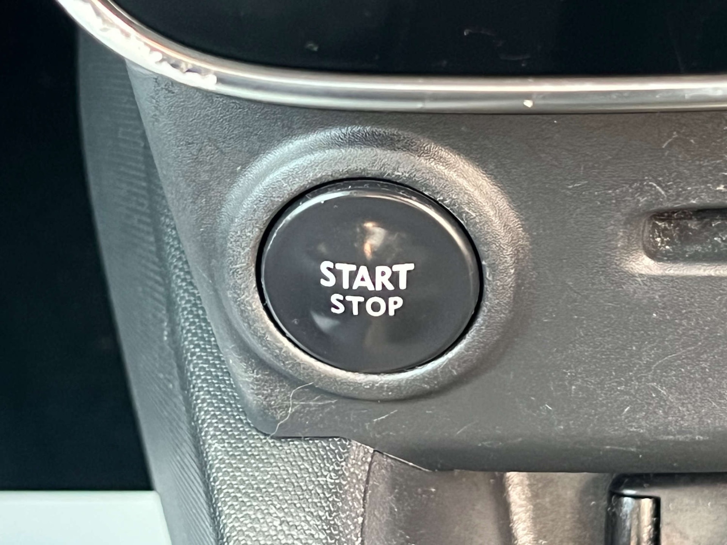 Used Renault Clio 2015 for sale - 76444744: Photo 25