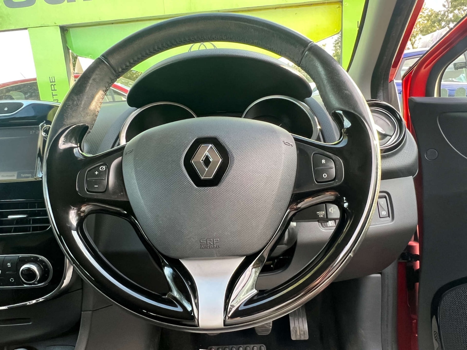 Used Renault Clio 2015 for sale - 76444744: Photo 29