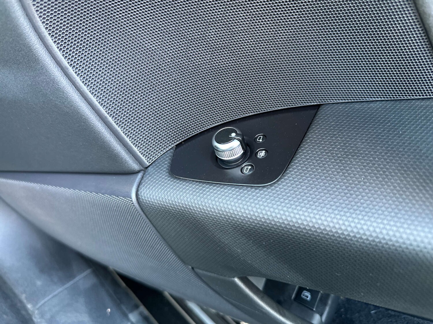 Used Audi TT 2011 for sale - 77745552: Photo 26