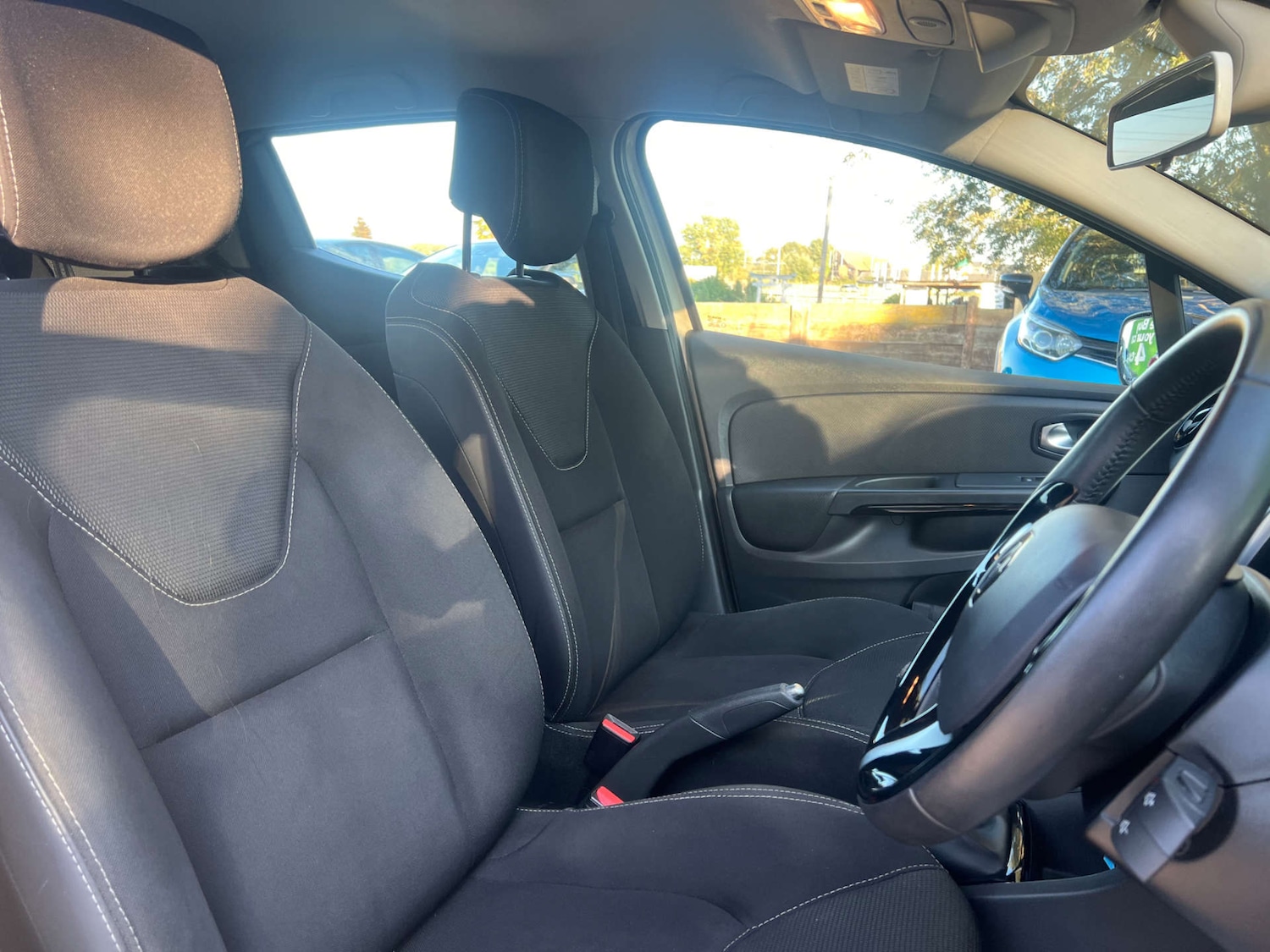 Used Renault Clio 2015 for sale - 76023091: Photo 11