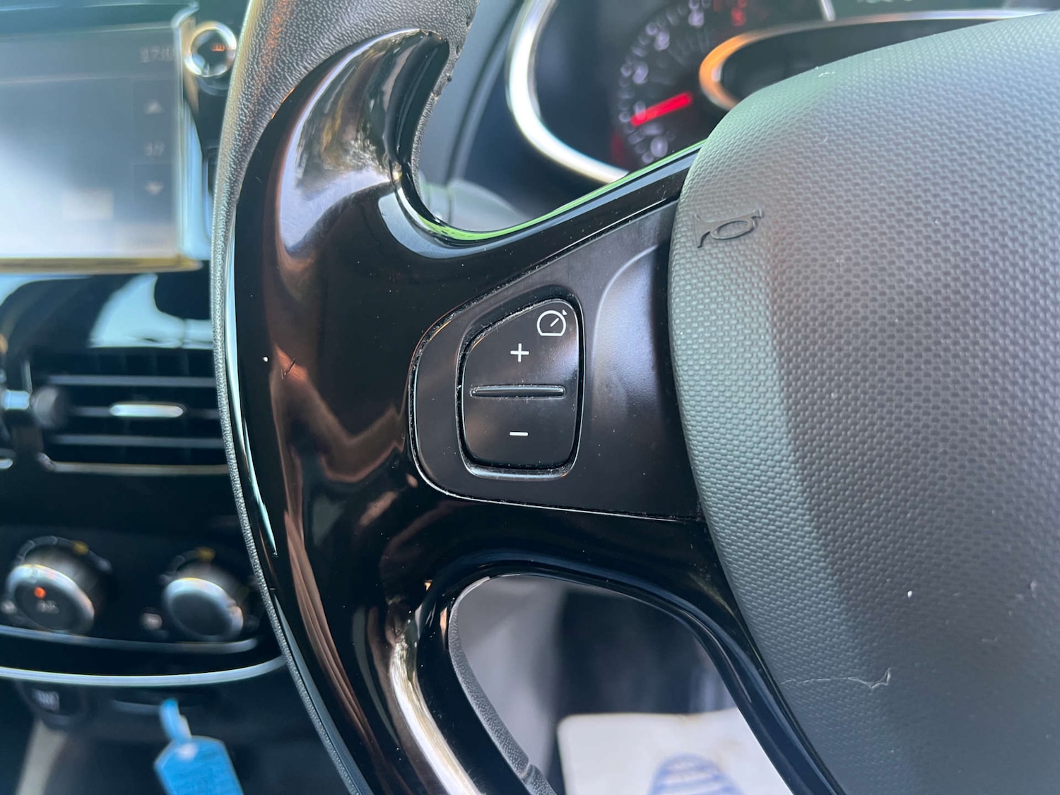 Used Renault Clio 2015 for sale - 76023091: Photo 23