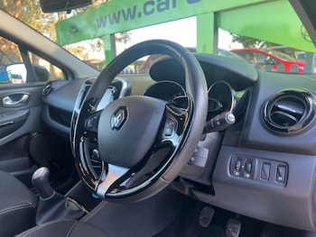Used Renault Clio 2015 for sale - 76023091: Photo 2
