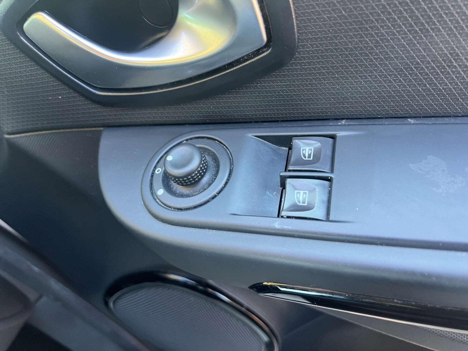 Used Renault Clio 2015 for sale - 76023091: Photo 31