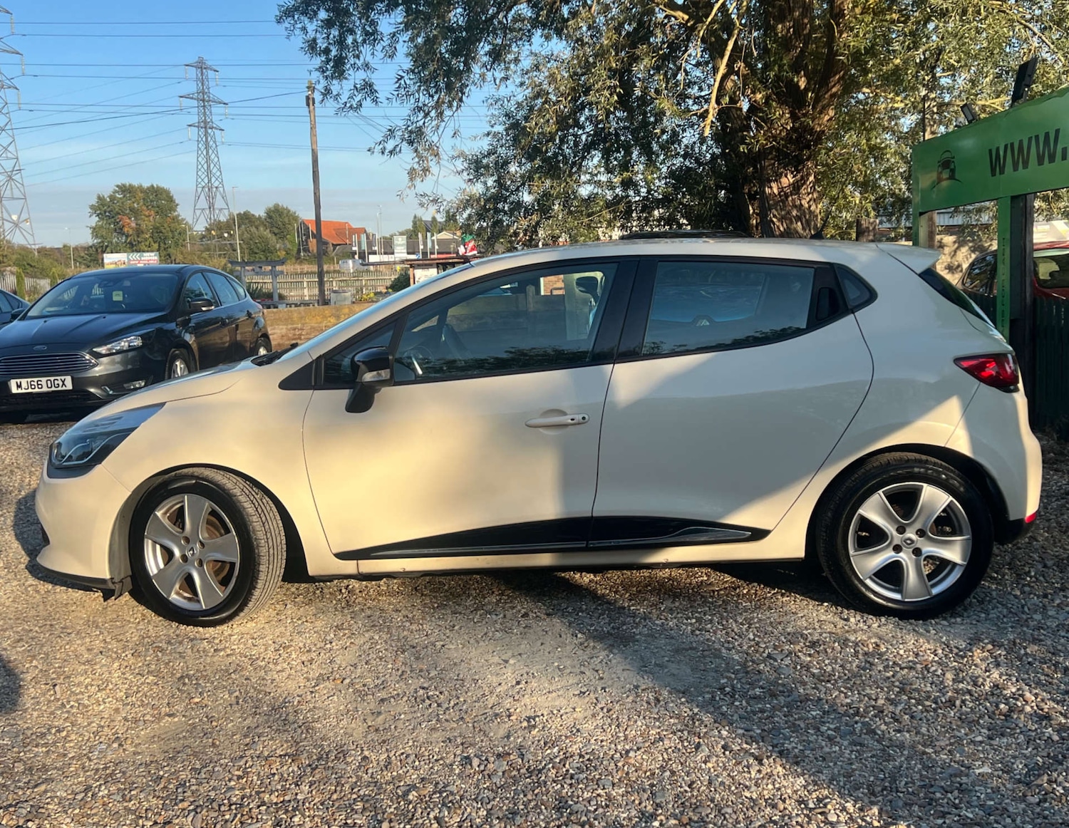 Used Renault Clio 2015 for sale - 76023091: Photo 6