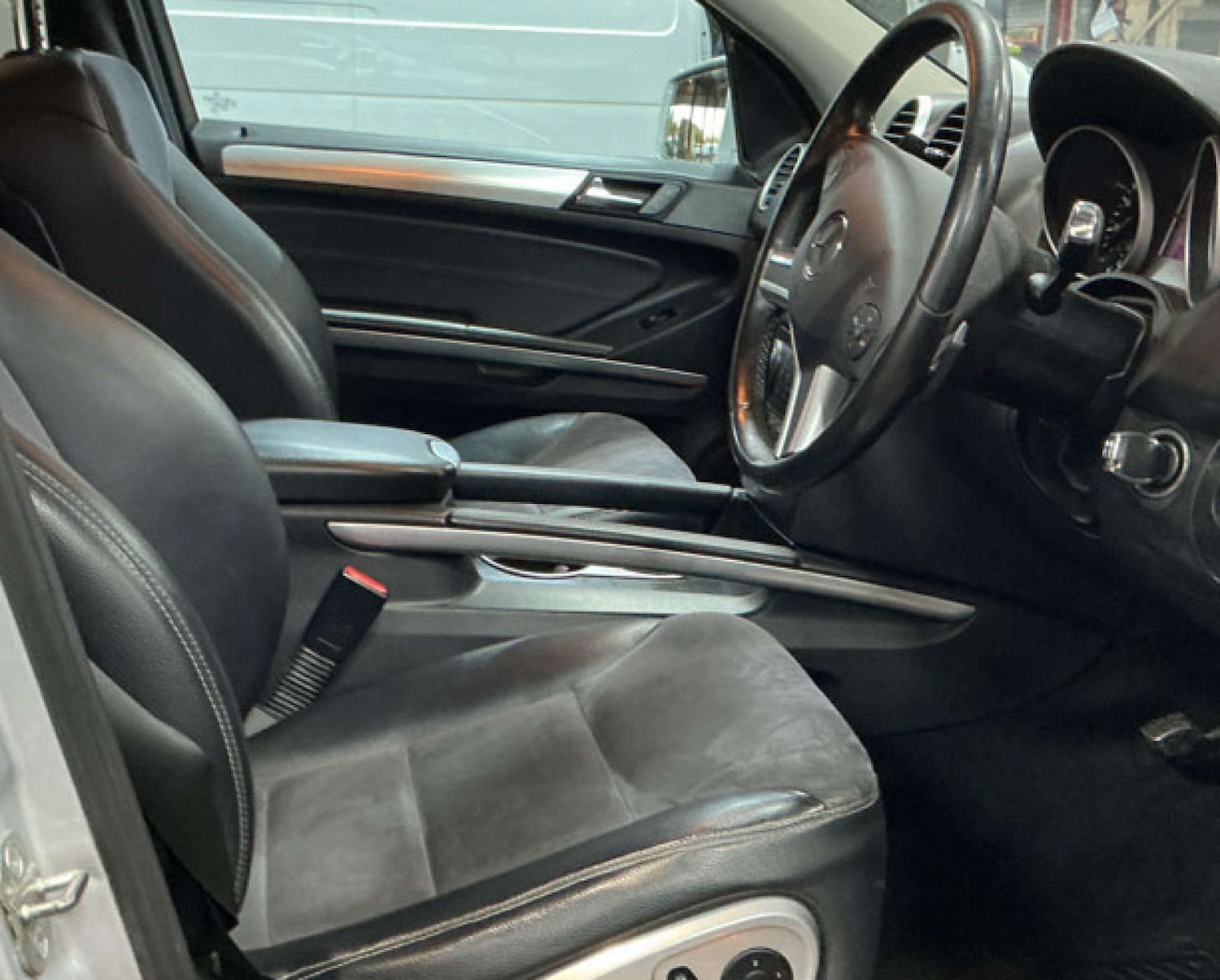 Used Mercedes-Benz M Class 2010 for sale - 76495825: Photo 3