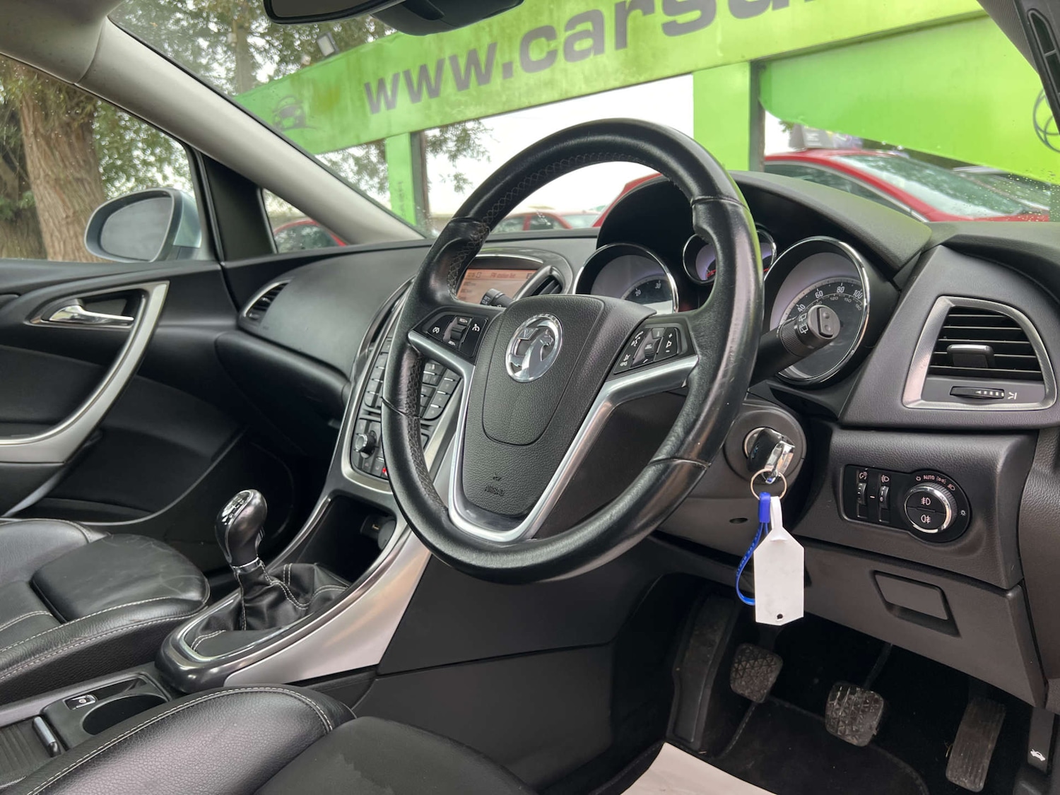 Used Vauxhall Astra 2011 for sale - 77195889: Photo 2