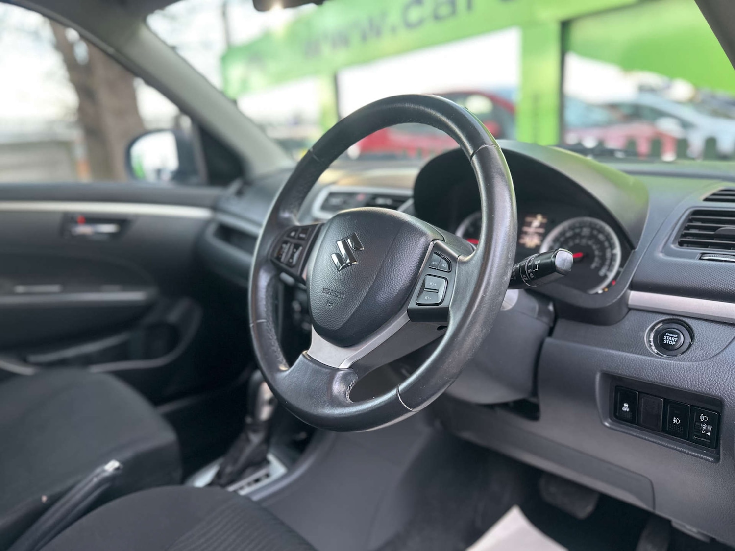 Used Suzuki Swift 2011 for sale - 76711680: Photo 2