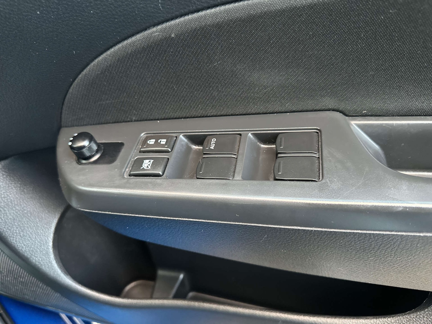 Used Suzuki Swift 2011 for sale - 76711680: Photo 29