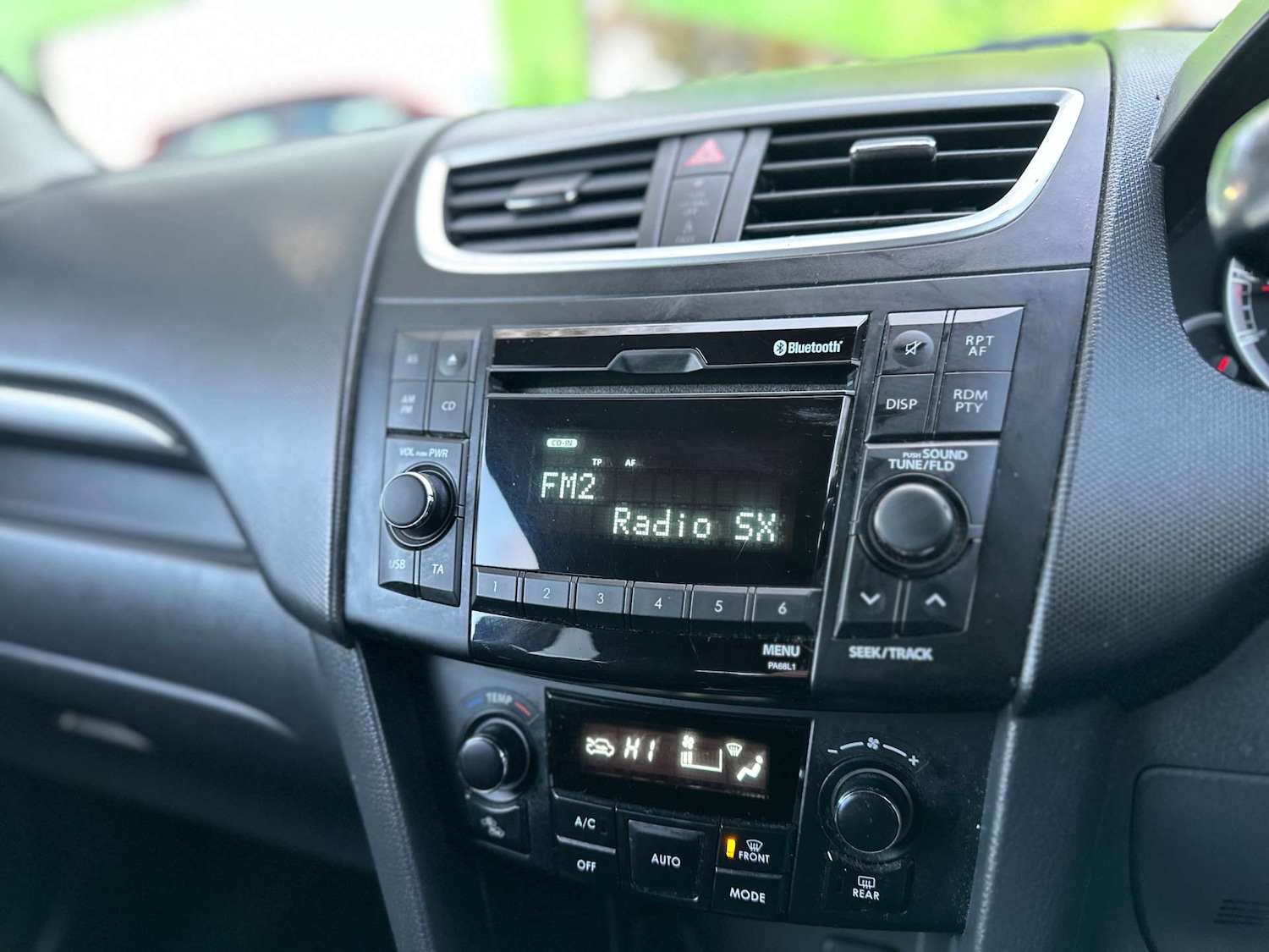 Used Suzuki Swift 2011 for sale - 76711680: Photo 3