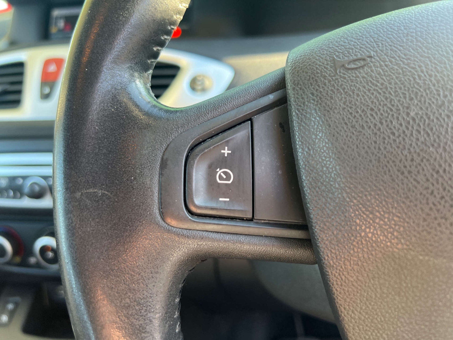 Used Renault Grand Scenic 2009 for sale - 77136395: Photo 18