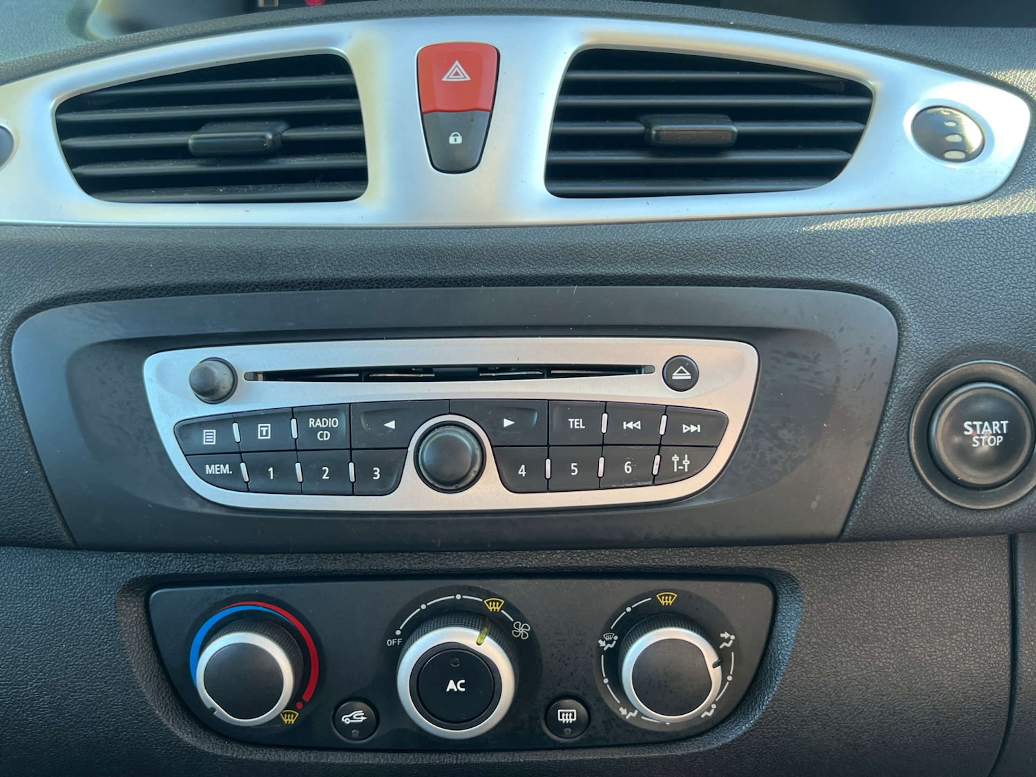 Used Renault Grand Scenic 2009 for sale - 77136395: Photo 3