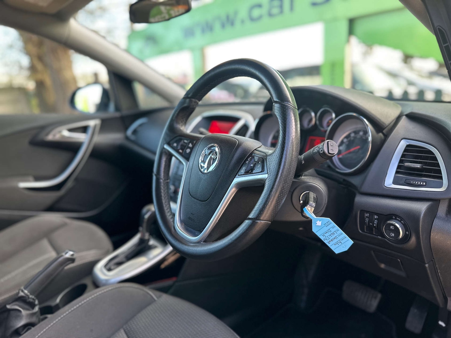 Used Vauxhall Astra 2012 for sale - 76579654: Photo 2