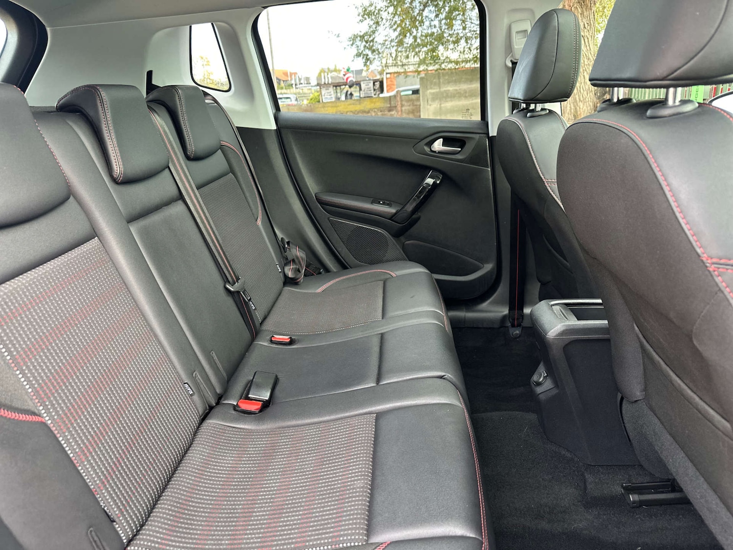 Used Peugeot 2008 2017 for sale - 77394897: Photo 13