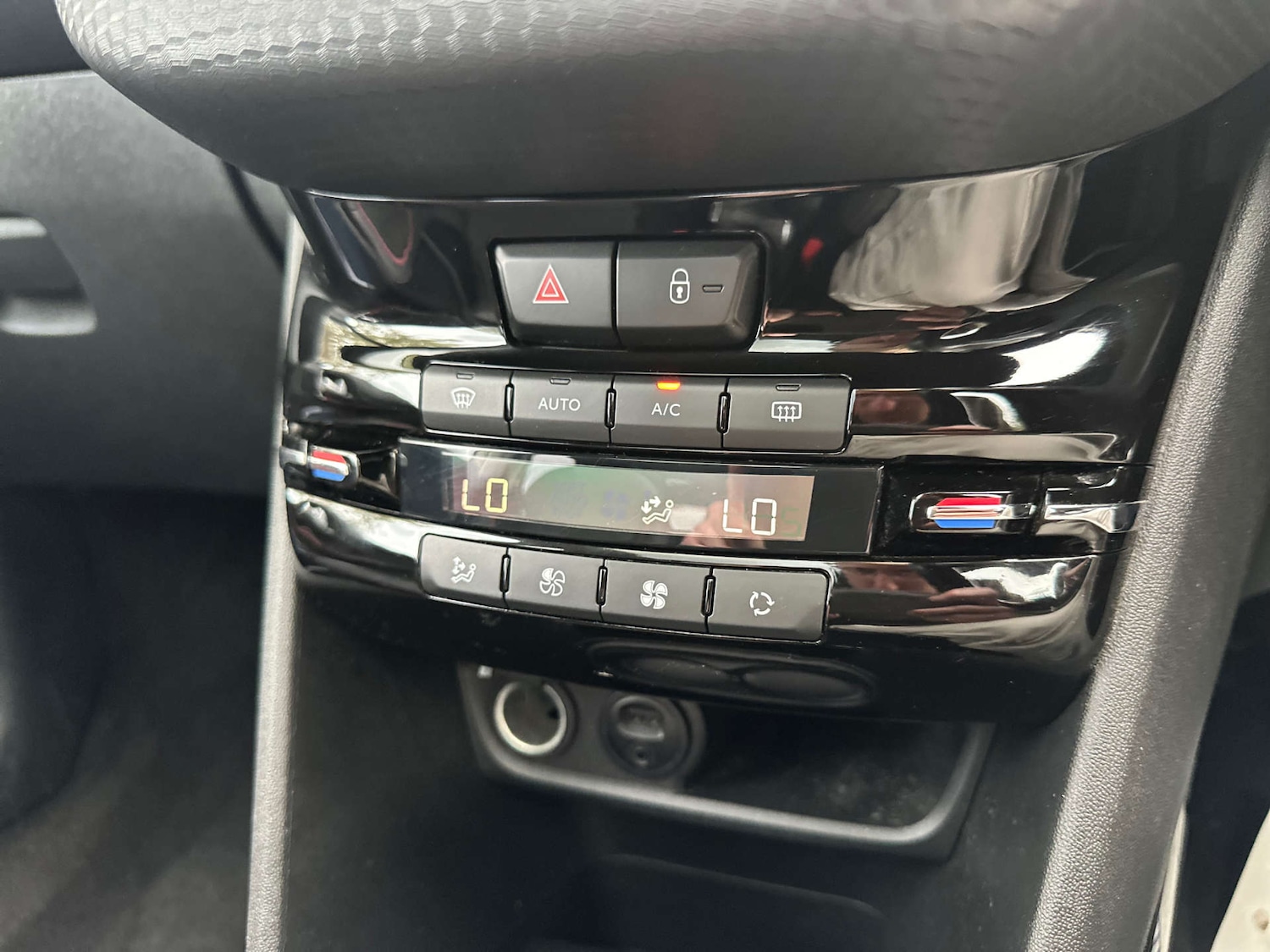 Used Peugeot 2008 2017 for sale - 77394897: Photo 24