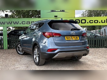 Used Hyundai Santa Fe 2017 for sale - 79543307: Photo