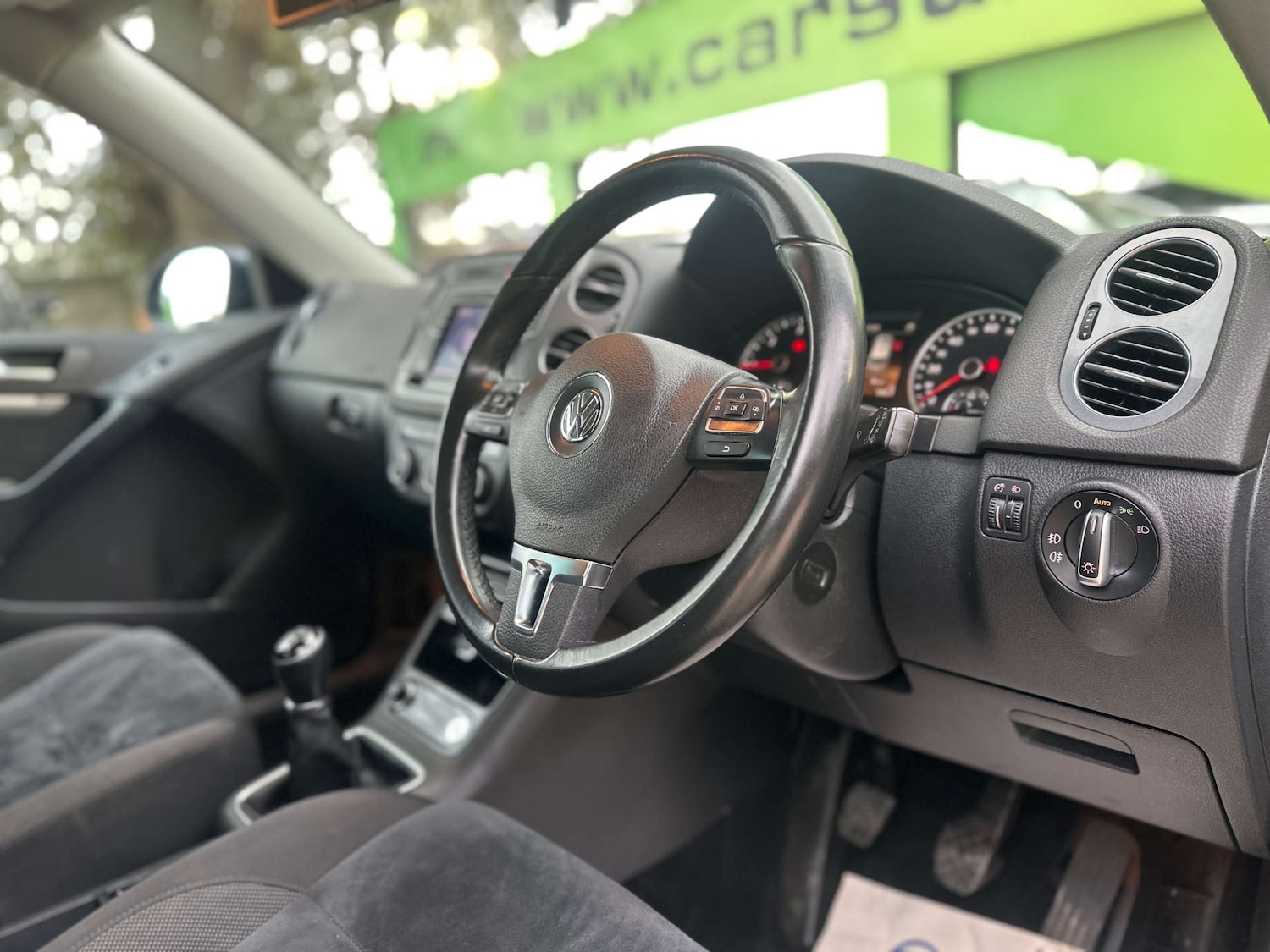 Used Volkswagen Tiguan 2016 for sale - 76080233: Photo 2