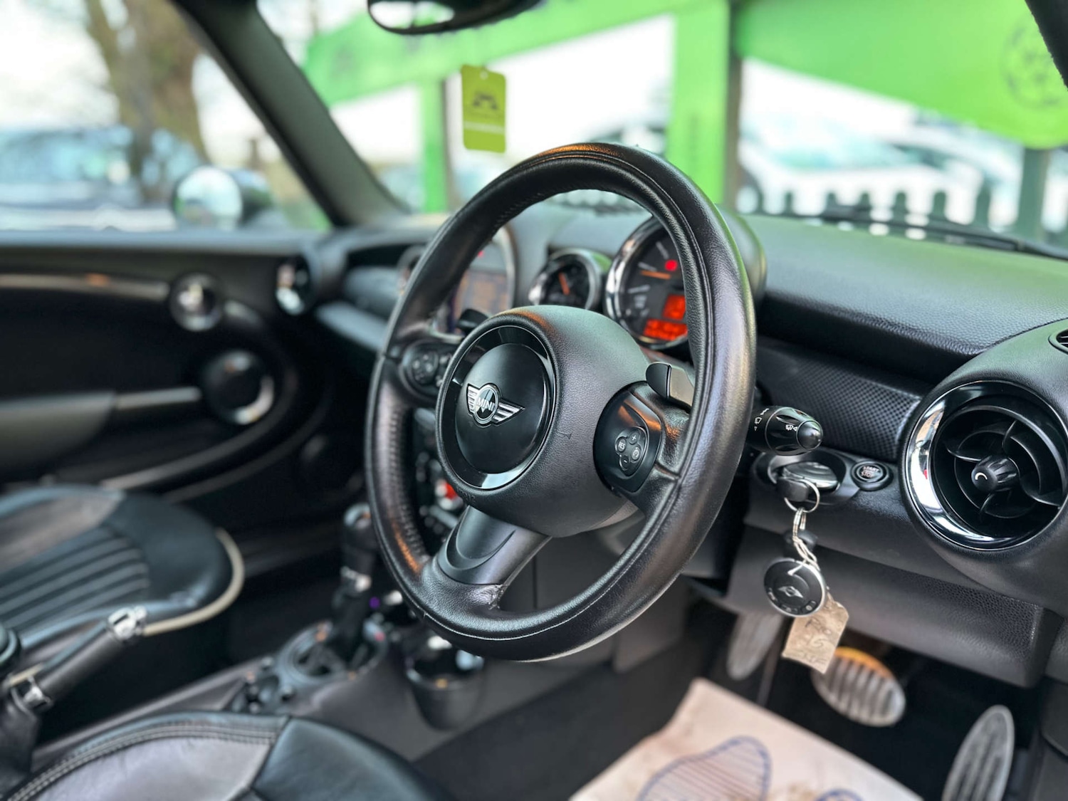 Used MINI Convertible 2015 for sale - 77636182: Photo 2