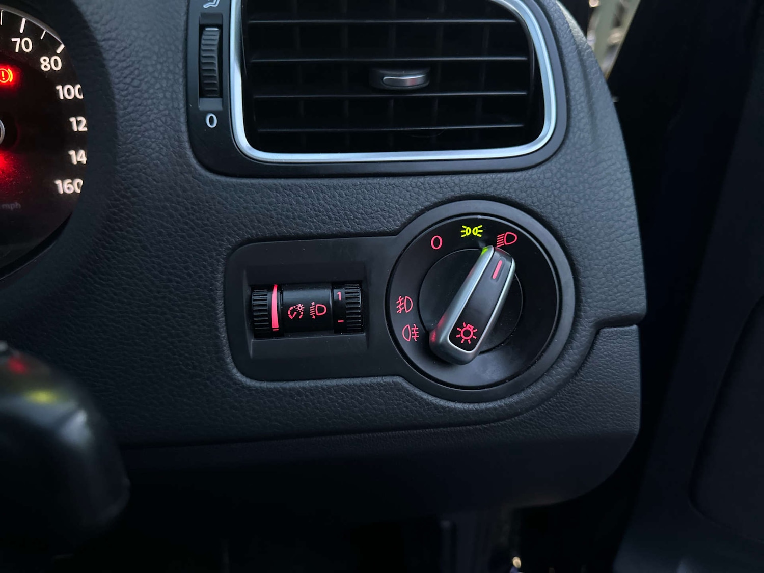 Used Volkswagen Polo 2011 for sale - 77233574: Photo 27