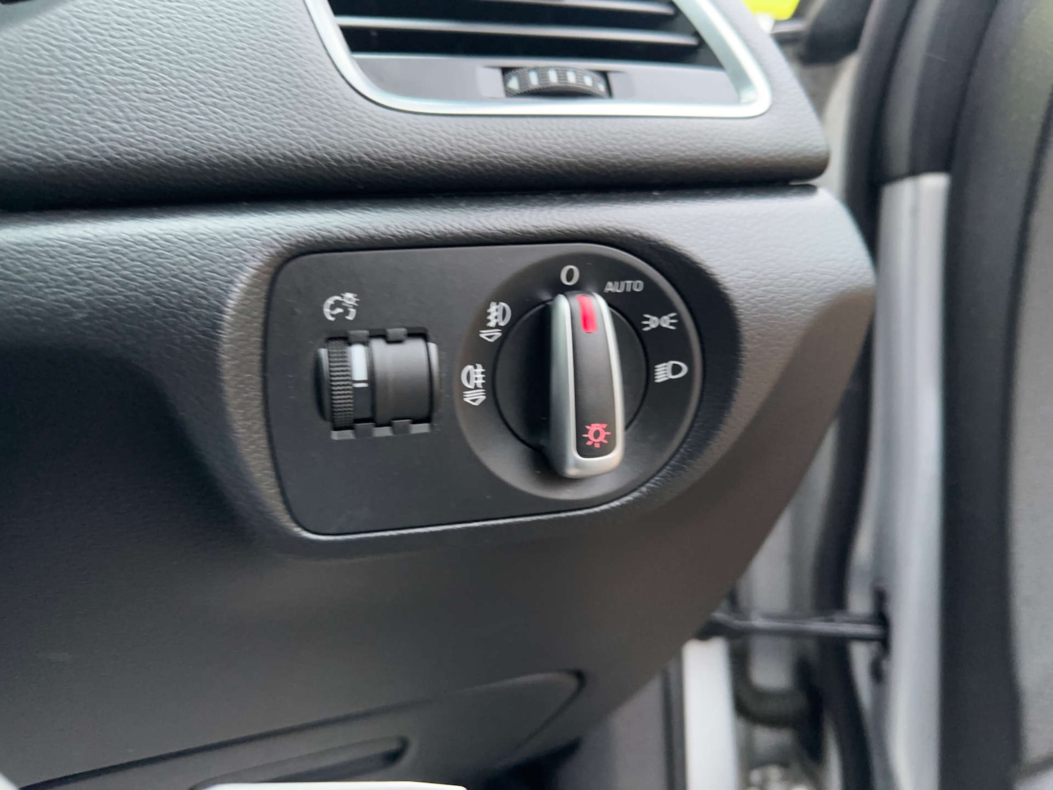 Used Audi Q3 2012 for sale - 77093749: Photo 34