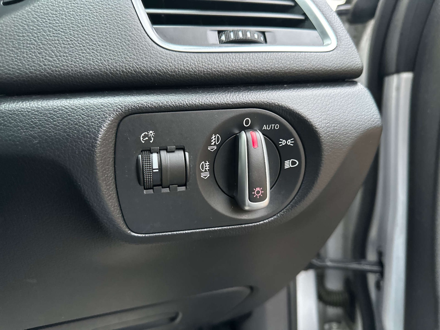 Used Audi Q3 2012 for sale - 77093749: Photo 35