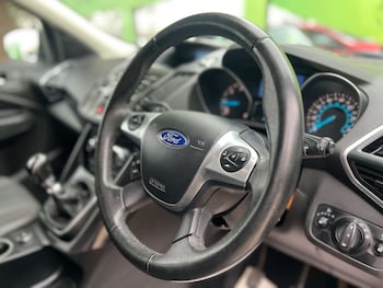 Used Ford Kuga 2015 for sale - 76143255: Photo 2