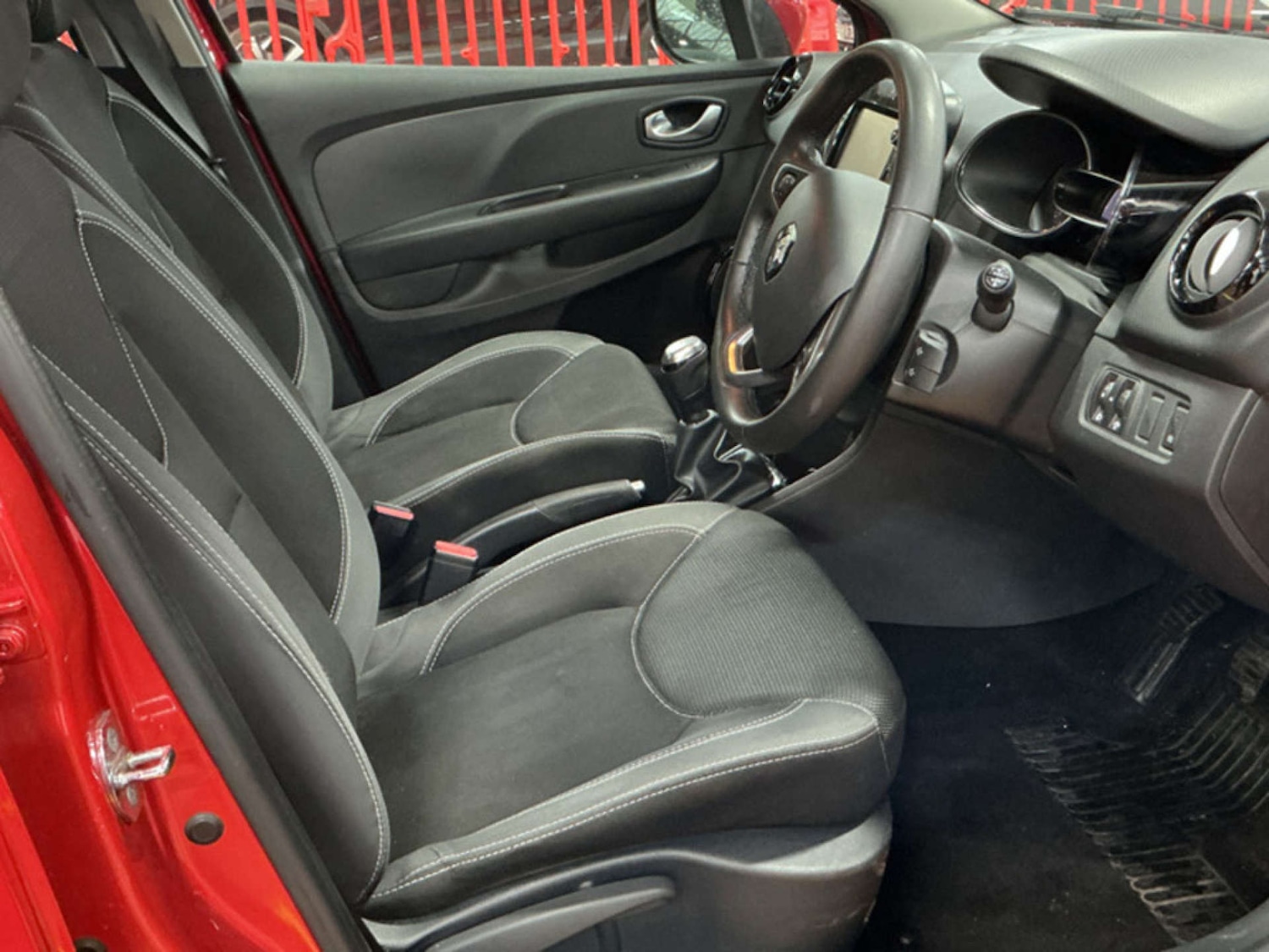 Used Renault Clio 2017 for sale - 77276657: Photo 3