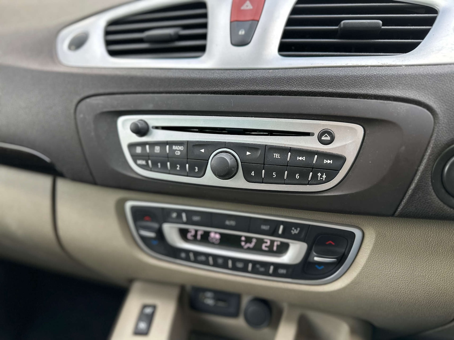 Used Renault Scenic 2009 for sale - 77164847: Photo 22