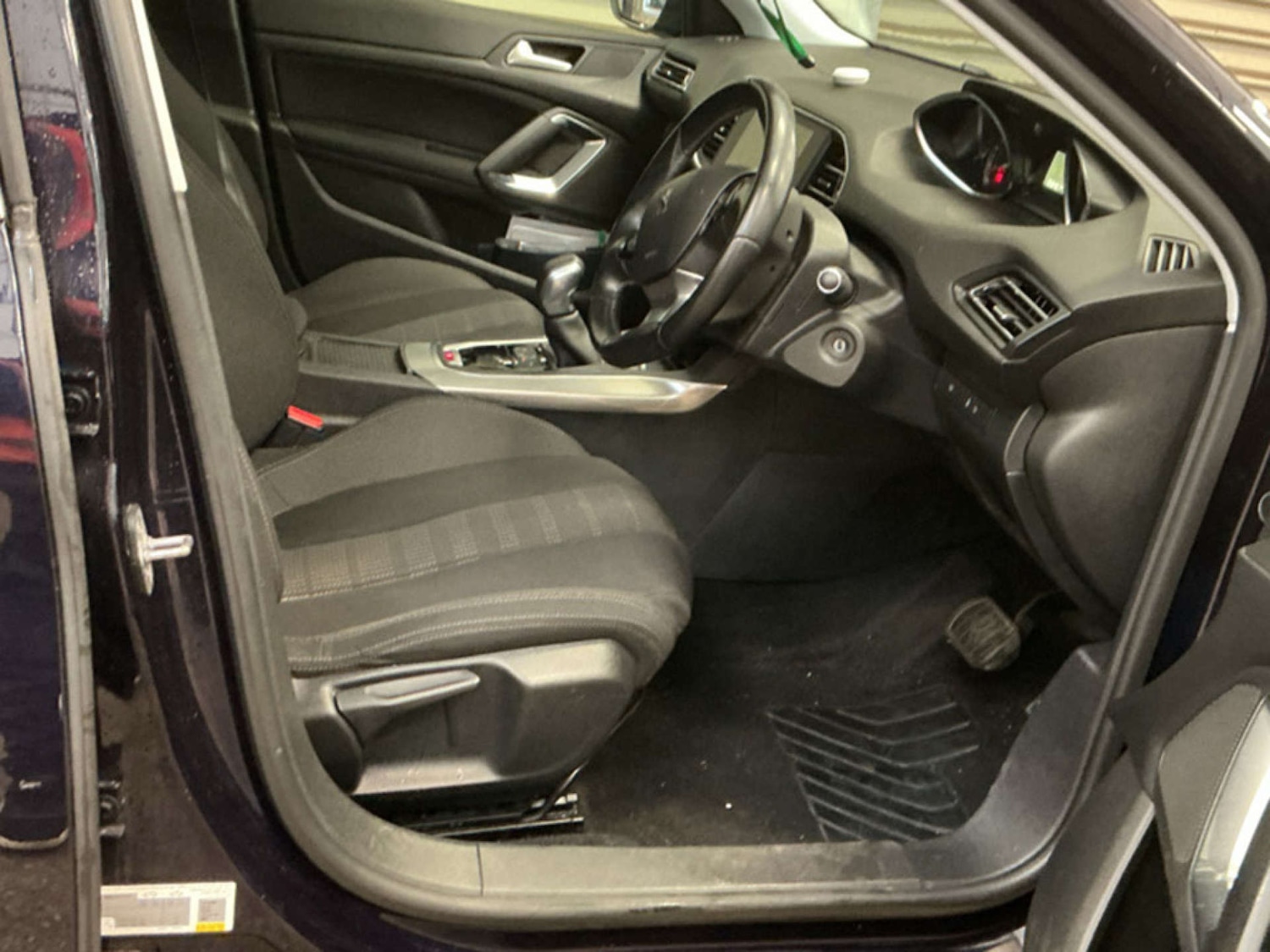 Used Peugeot 308 2017 for sale - 78146000: Photo 3