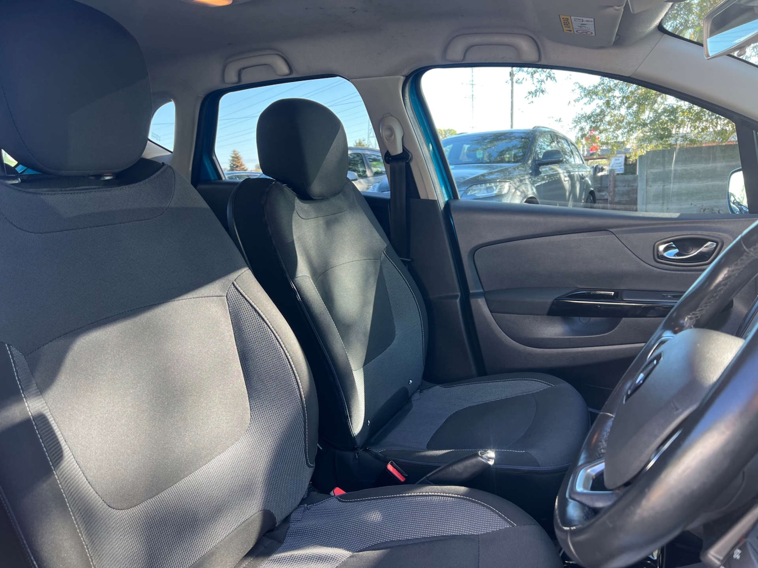 Used Renault Captur 2017 for sale - 76601570: Photo 12