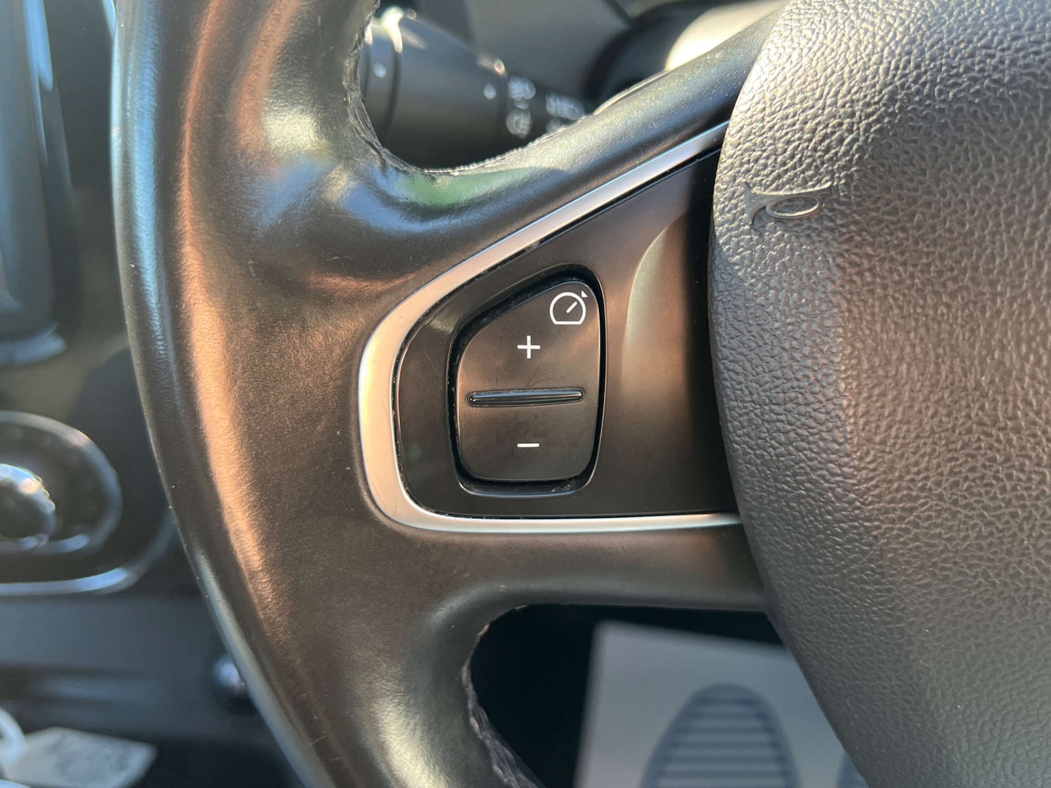 Used Renault Captur 2017 for sale - 76601570: Photo 24